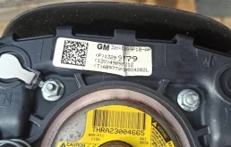 Подушка безопасности водителя для Opel Astra 2015 года на фотографиях