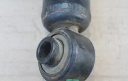 Амортизатор задний правый для Mitsubishi Pajero на фотографиях