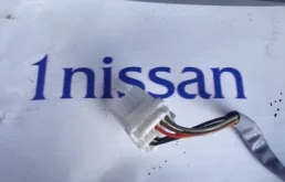 Стекла и зеркала для Nissan Note 2011 года на фотографиях