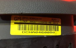 Подушка безопасности водителя для Opel Astra 2015 года на фотографиях