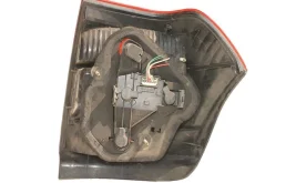 Фонарь правый для Toyota Corolla 2004 года на фотографиях