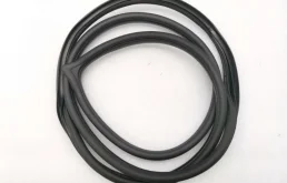 Уплотнитель передней правой двери для Hyundai Solaris 2018 года на фотографиях