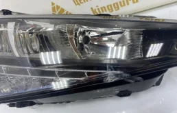 Фара ксенон левая для Skoda Rapid 2023 года на фотографиях