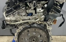 Двигатель без навесного для Nissan Pathfinder 2016 года на фотографиях