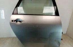 Двери для Mitsubishi Grandis 2005 года на фотографиях