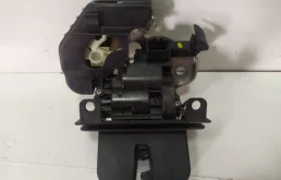 Замок багажника для Skoda Rapid 2014 года на фотографиях