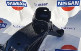 Подрамник двигателя для Nissan Almera Classic 2009 года на фотографиях