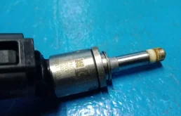 Форсунка топливная для Mazda CX 5 2013 года на фотографиях