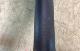 Амортизатор передний левый для Mitsubishi Pajero на фотографиях