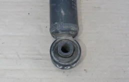 Амортизатор задний правый для Mitsubishi Pajero на фотографиях