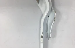 Петля капота правая для Skoda Rapid 2013 года на фотографиях