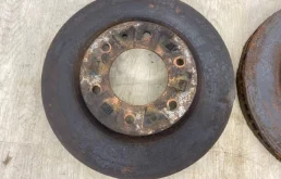 Диски тормозные передние (комплект) для Mitsubishi Pajero Sport 2025 года на фотографиях