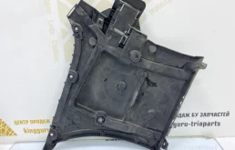 Кронштейн заднего бампера правый для BMW 5er 2019 года на фотографиях