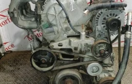 Двигатель без навесного для Nissan Serena 2003 года на фотографиях