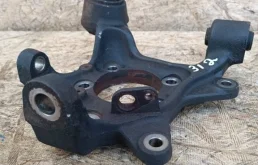 Кулак задний левый для Mitsubishi Pajero на фотографиях