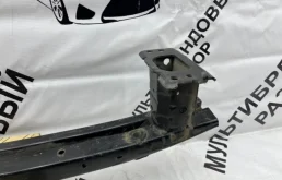 Усилитель бампера передний верхний для Toyota Corolla 2013 года на фотографиях