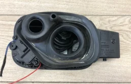 Лючок топливного бака для Audi Q7 на фотографиях