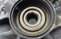 Кулак поворотный правый для Mercedes-Benz M class 2001 года на фотографиях