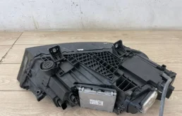 Фара ксенон левая для Audi Q7 2017 года на фотографиях