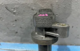 Катушка зажигания для Toyota Corolla 2004 года на фотографиях