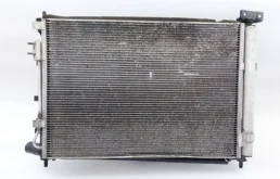 Кассета радиаторов для Hyundai Solaris 2013 года на фотографиях