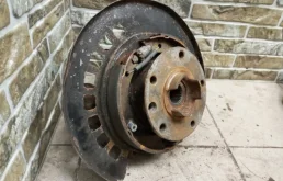 Кулак задний левый для Audi Q7 на фотографиях