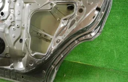 Дверь задняя правая для Toyota RAV4 2023 года на фотографиях