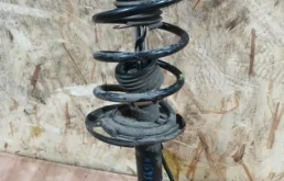 Амортизатор передний правый для Mazda CX 5 на фотографиях