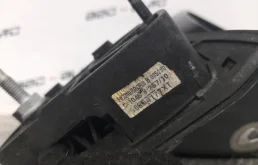 Стекла и зеркала для Peugeot 3008 на фотографиях