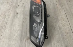 Фара ксенон левая для Volkswagen Touareg 2011 года на фотографиях