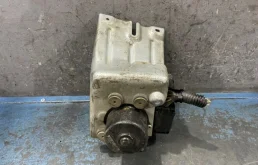 Блок ABS для Volvo XC90 2012 года на фотографиях