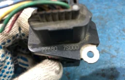 Датчик массового расхода воздуха для Nissan X-Trail на фотографиях