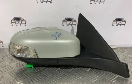 Стекла и зеркала для Volvo C30 2010 года на фотографиях