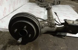 Задняя балка для Nissan Tiida на фотографиях