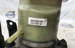 Насос ГУР для Volvo C30 2011 года на фотографиях