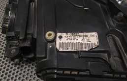 Фара правая для Audi Q7 2013 года на фотографиях