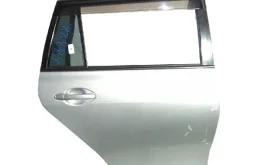 Дверь задняя правая для Toyota Corolla 2013 года на фотографиях