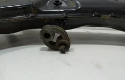 Подрамник двигателя для Hyundai Solaris 2014 года на фотографиях