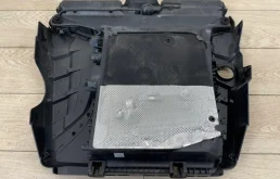 Корпус воздушного фильтра для Audi Q7 2018 года на фотографиях