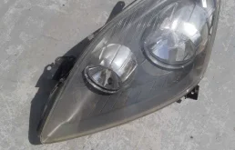 Фары для Opel Zafira 2005 года на фотографиях