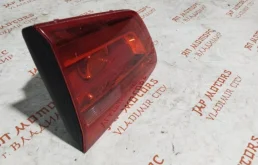 Фонарь внутренний левый для Volkswagen Touran 2015 года на фотографиях