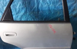 Двери для Toyota Corolla 1996 года на фотографиях