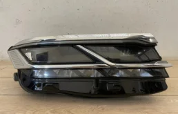 Фара ксенон левая для Volkswagen Touareg 2021 года на фотографиях