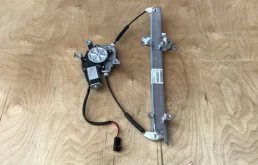 Стеклоподъемник передний левый для Nissan Almera Classic 2009 года на фотографиях