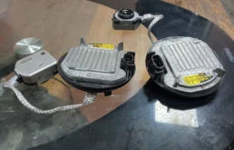 Блок розжига ксенона для Toyota RAV4 2017 года на фотографиях