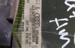 Фара ксенон левая для Audi Q7 2009 года на фотографиях