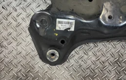 Подрамник двигателя для Hyundai i40 на фотографиях