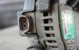 Генератор для Toyota RAV4 на фотографиях