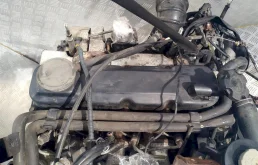 Двигатель без навесного для Nissan Navara 2002 года на фотографиях