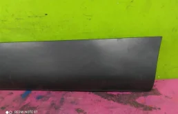 Молдинг двери задний левый для Audi Q7 2010 года на фотографиях